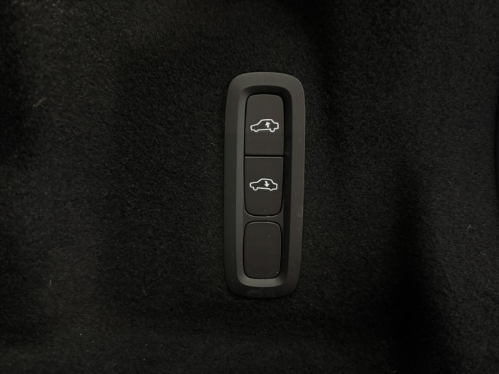 Volvo XC60 B5 AWD PLUS DARK AUT REZERVACE