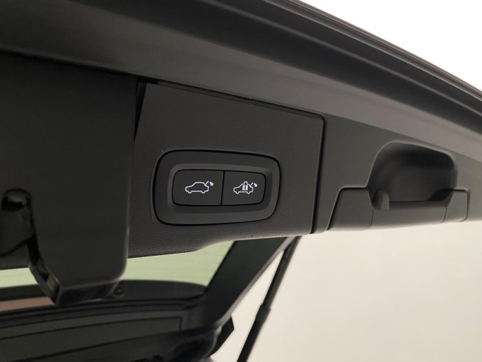 Volvo XC60 B4 MOMENTUM AUT REZERVACE 2.0 Momentum