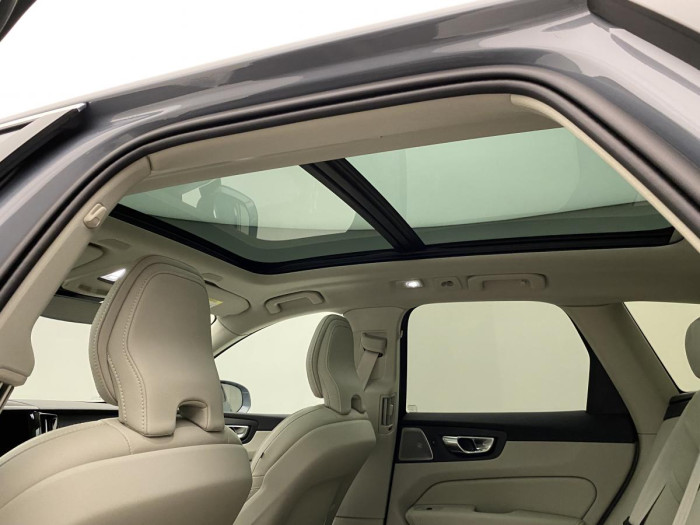 Volvo XC60 B5 AWD ULTIMATE AUT REZERAVCE