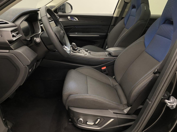 Lynk & Co 01 PHEV DCT AUT 1.maj. REZERVACE