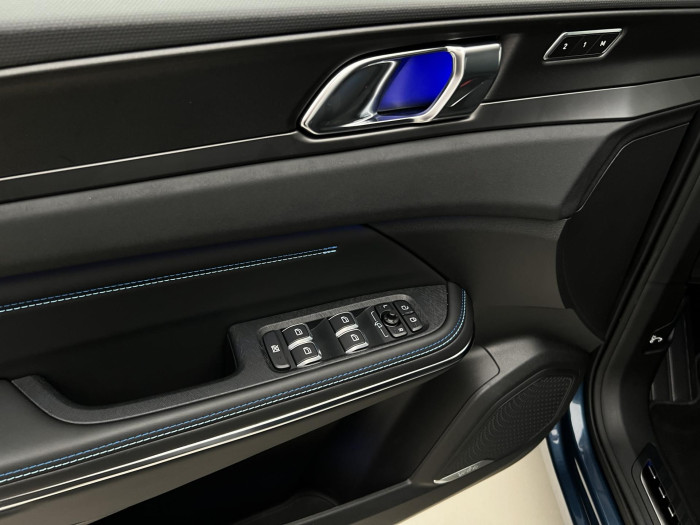 Lynk & Co 01 PHEV DCT AUT 1.maj.