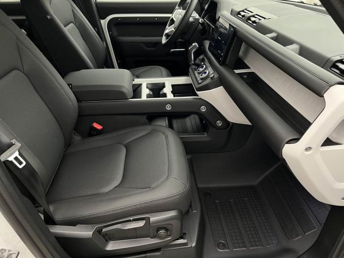 Land Rover Defender 110 D200 S AWD Aut REZERVACE 3.0 d