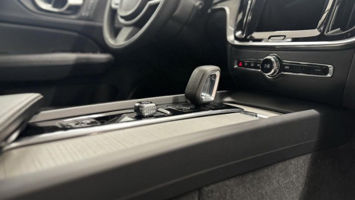 Volvo V60 CROSS COUNTRY B4 REZERVACE