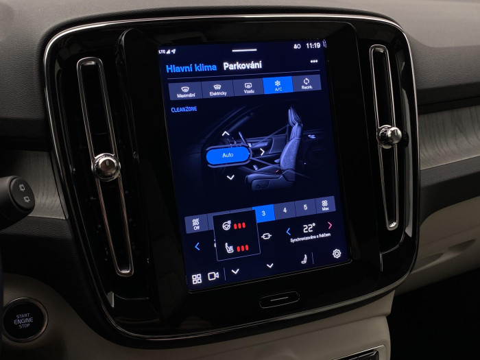 Volvo XC40 B4 DARK PLUS AUT CZ