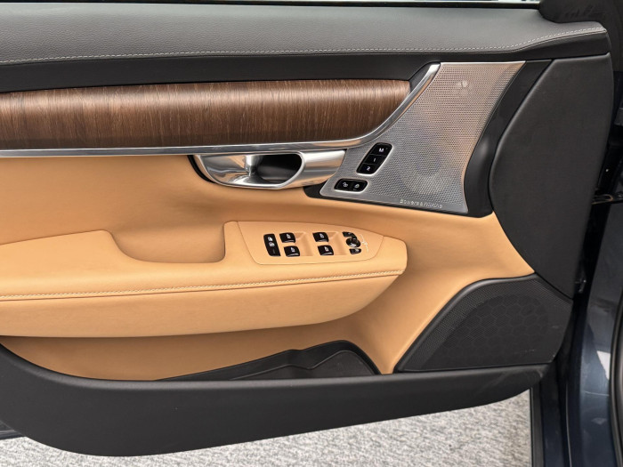 Volvo V90 B6 AWD ULTIMATE REZERVACE