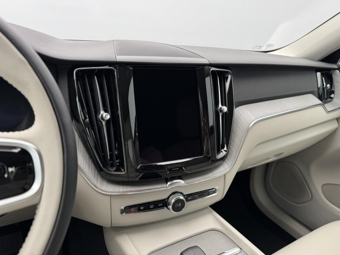 Volvo XC60 B5 AWD AUT DARK PLUS