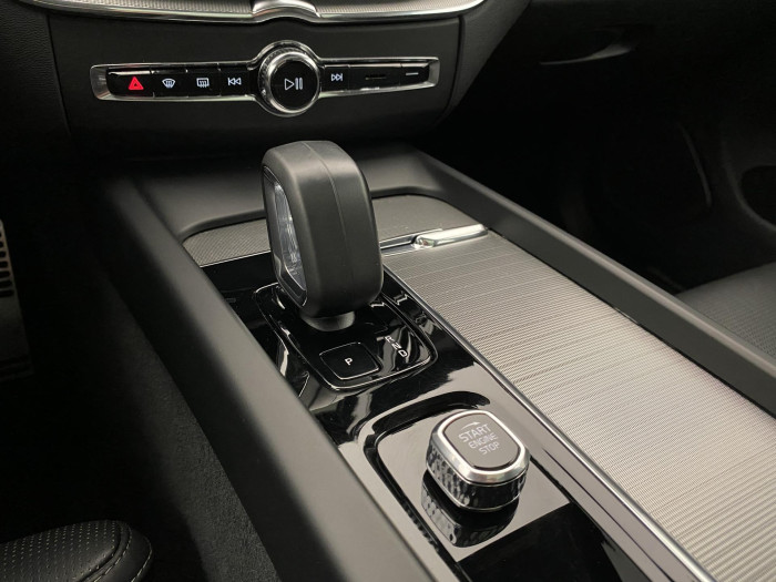 Volvo XC60 B5 AWD R-DESIGN AUT