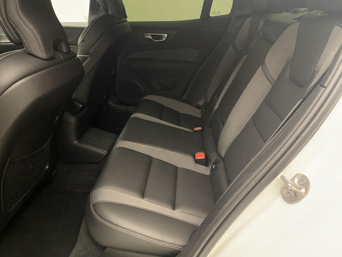 Volvo S60 T6 AWD PLUS DARK REZERVACE