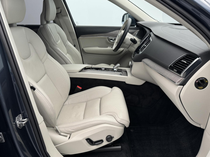 Volvo XC90 B5 AWD INSCRIPTION REZERVACE