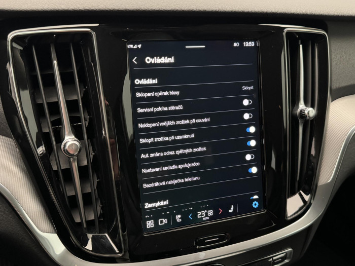 Volvo V60 B4 DARK PLUS AUT CZ 1.maj