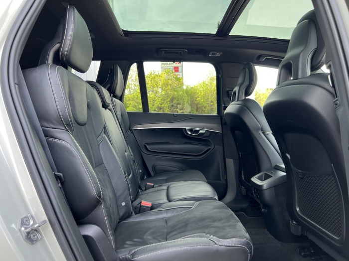 Volvo XC90 B5 AWD R-DESIGN 7MÍSTNÁ Aut