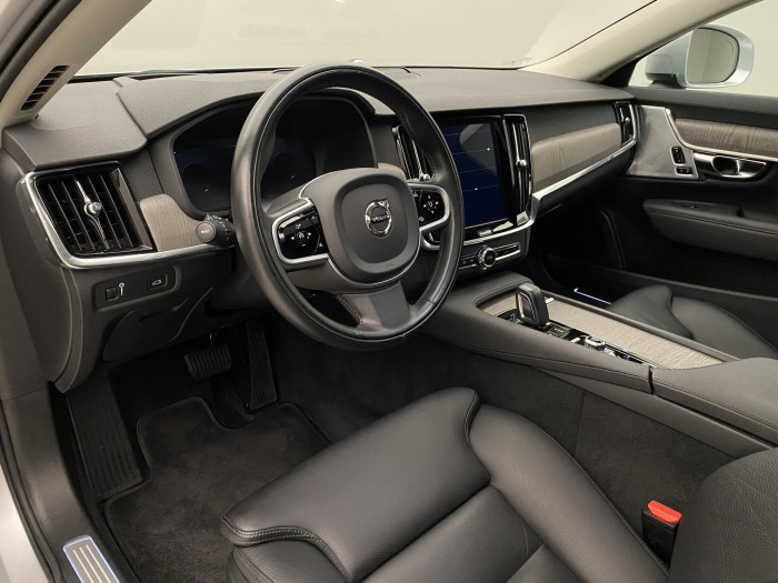 Volvo V90 CC B4 AWD MOMENTUM  REZERVACE 2.0 CC CC Momentum