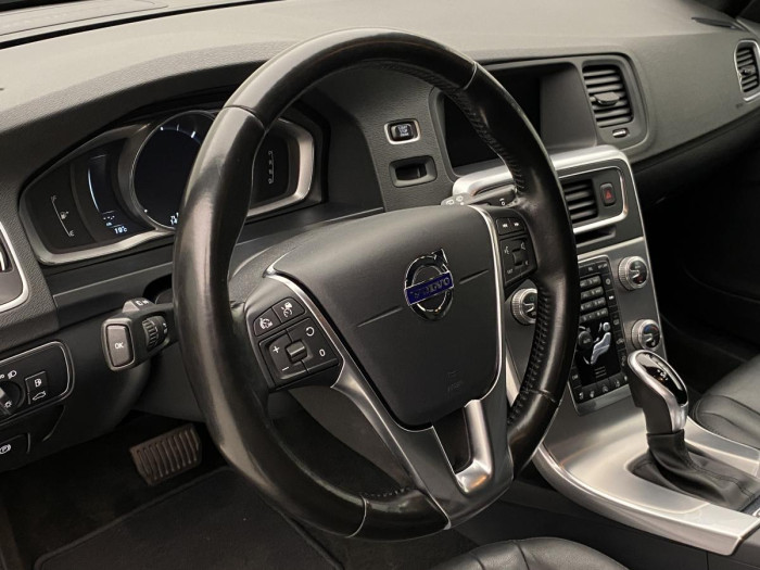 Volvo V60 CC D4 AWD SUMMUM AUT REZERVACE 2.4 d CC CC Summum