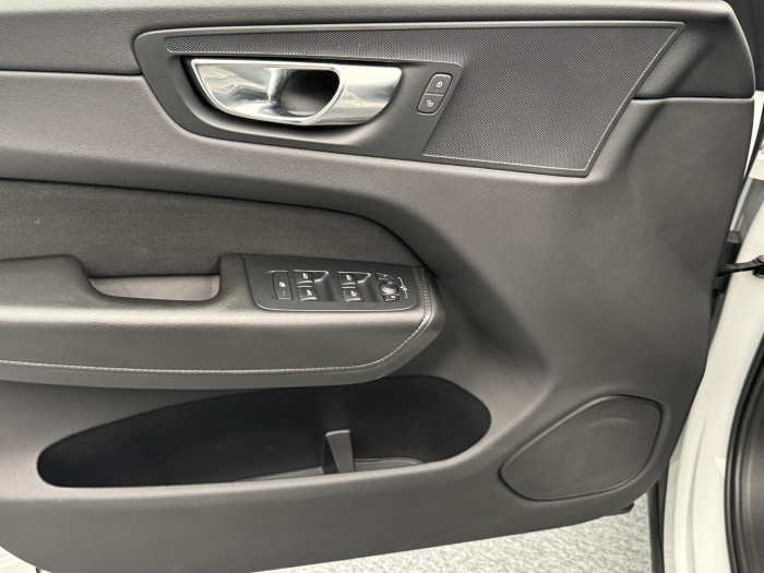 Volvo XC60 B4 AWD PLUS DARK AUT CZ