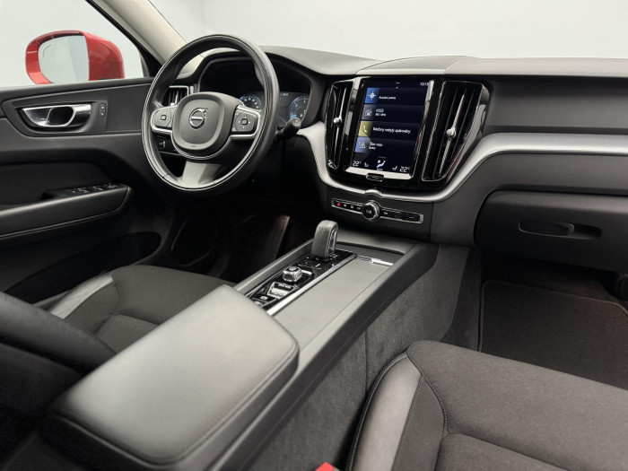 Volvo XC60 B4 AWD MOMENTUM PRO CZ 2.0 Momentum