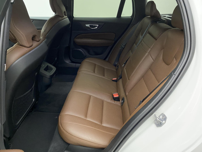 Volvo V60 CC D4 AWD PRO AUT 1.maj 2.0 d CC CC