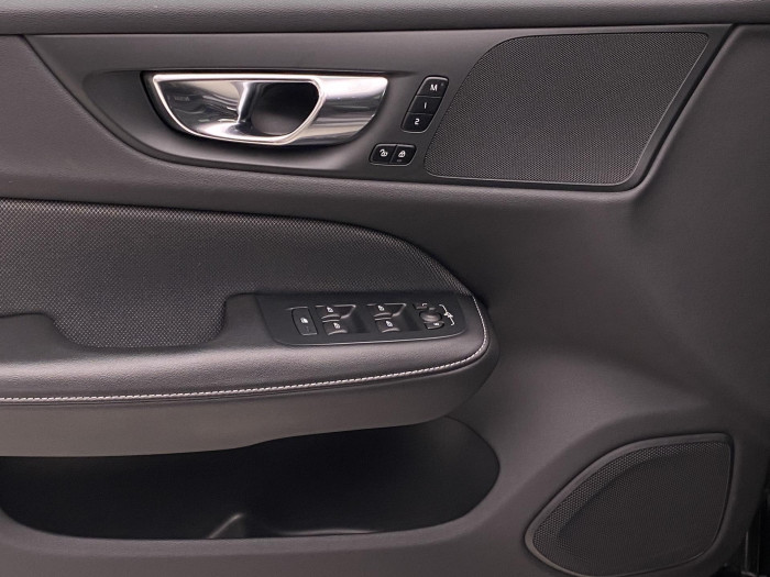 Volvo V60 B3 DARK PLUS REZERVACE