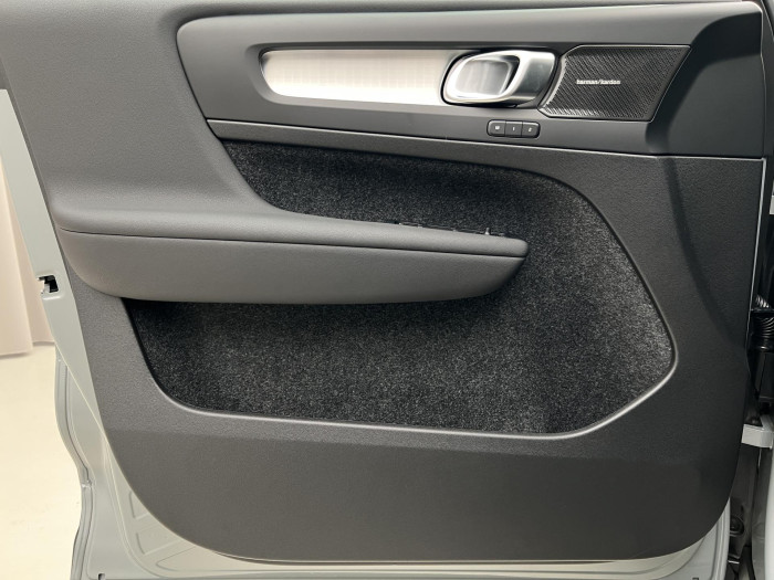 Volvo XC40 B4 DARK ULTRA AUT