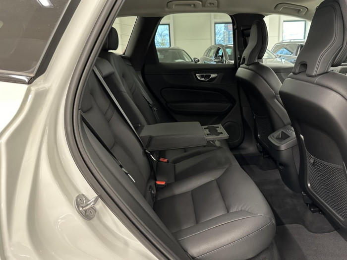 Volvo XC60 B4 AWD PLUS DARK REZERVACE 2.0 Plus
