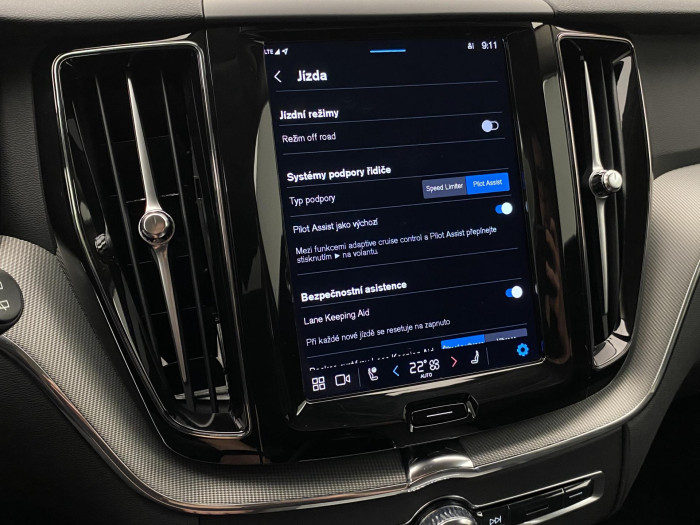 Volvo XC60 B4 AWD PLUS DARK AUT CZ