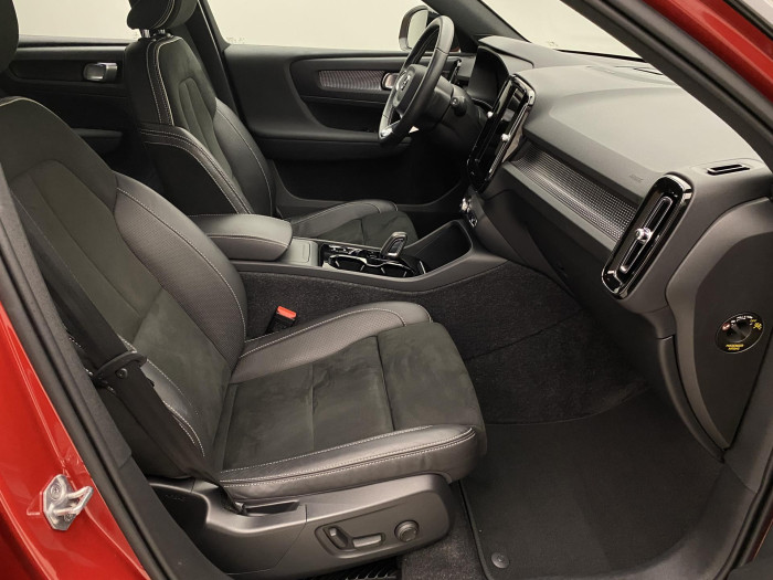 Volvo XC40 B5 AWD R-DESIGN AUT CZ 1.maj.