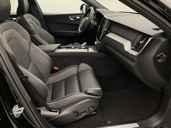 Volvo XC60 B5 AWD PLUS BLACK EDITION AUT