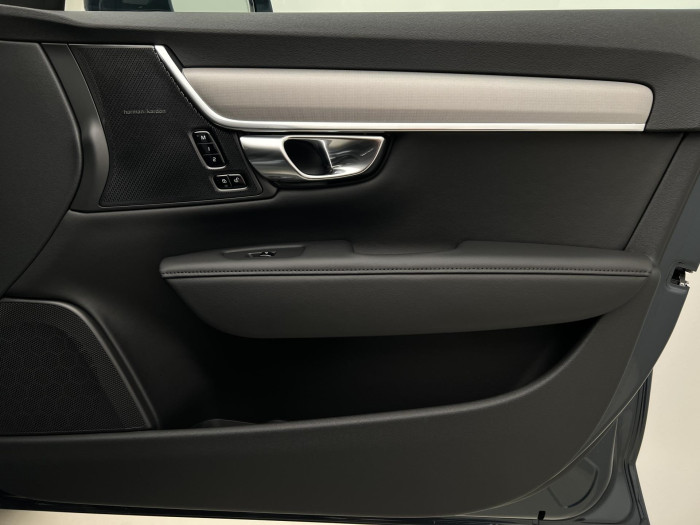 Volvo V90 T6 AWD RECHARGE CORE AUT 1.maj