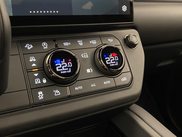 Land Rover Defender OCTA BLACK P635