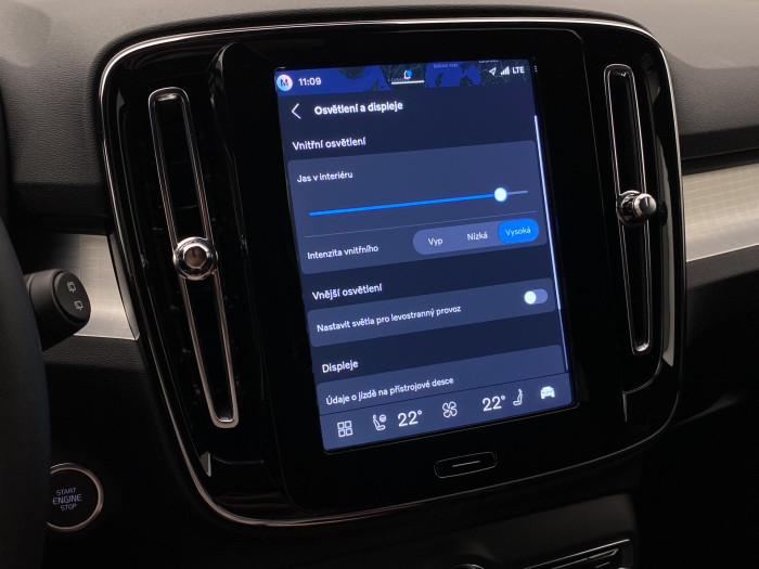 Volvo XC40 B3 DARK PLUS AUT CZ