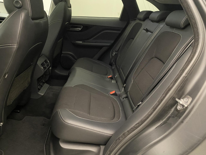 Jaguar F-Pace 20d R-SPORT AWD REZERVACE 2.0 d Sport