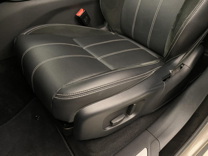 Land Rover Range Rover Velar D300 AWD S R-DYNAMIC REZERVACE 3.0 d Dynamic