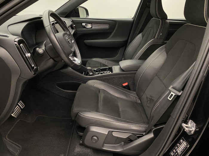 Volvo XC40 B4 R-DESIGN AUT REZERVACE