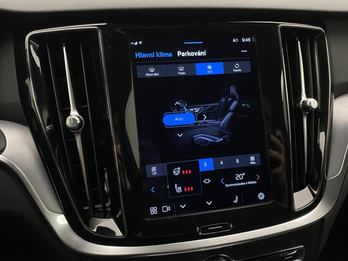 Volvo V60 B4 MOMENTUM AUT REZERVACE 2.0 Momentum