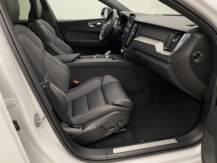 Volvo XC60 B5 AWD AUT PLUS BLACK EDITION