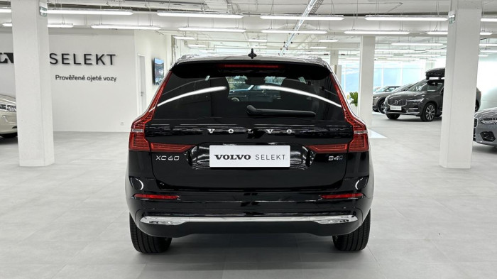 Volvo XC60 B4 AWD PLUS BRIGHT REZERVACE 2.0 Plus