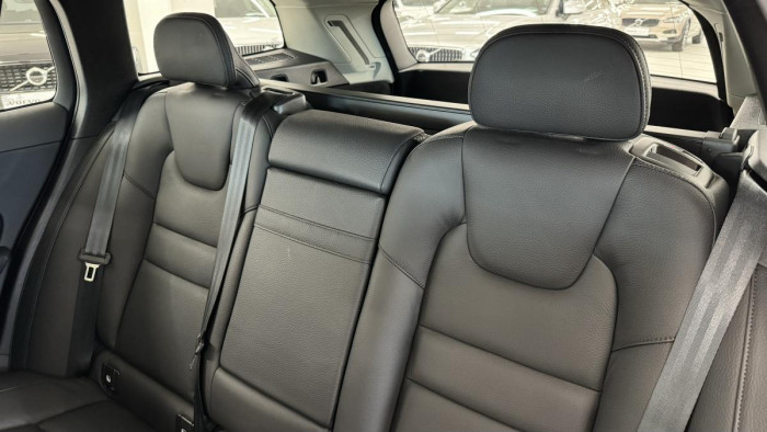 Volvo V60 B4 INSCRIPTION AUT REZERVACE
