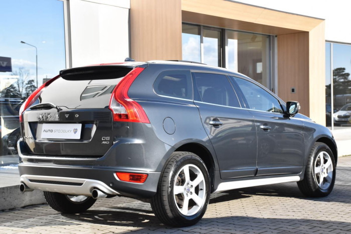 Volvo XC60 D5 AWD R-Design REZERVACE 2.4 d