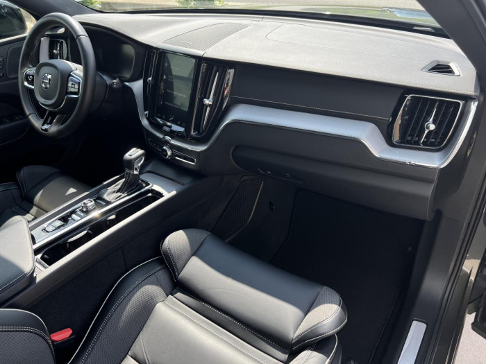 Volvo XC60 T4 R-DESIGN Aut 1.maj.