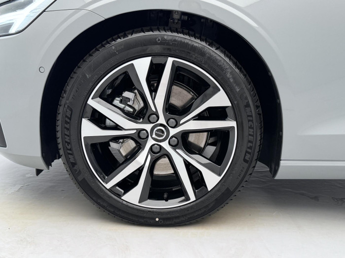 Volvo V60 B4 AUT DARK PLUS