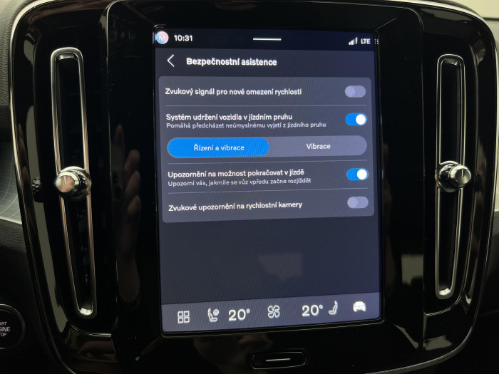 Volvo XC40 B3 DARK PLUS AUT