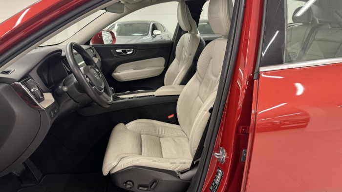 Volvo XC60 D4 AWD INSCRIPTION REZERVACE 2.0 d