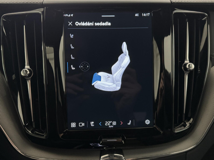 Volvo XC60 B5 AWD ULTIMATE REZERVACE