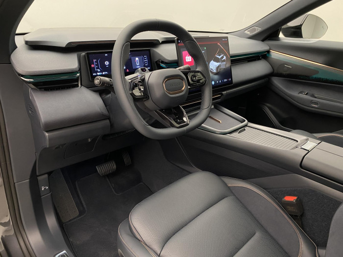 Lynk & Co 08 MORE PHEV