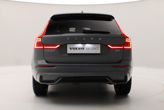 Volvo XC60 B4 AWD PLUS DARK REZERVACE 2.0 Plus