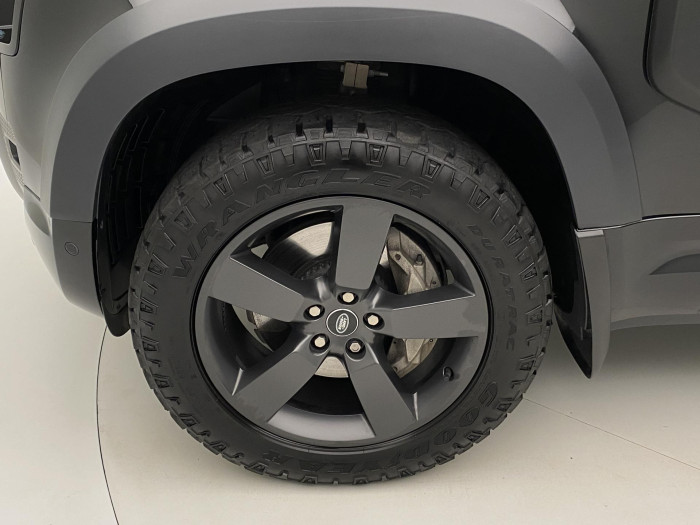 Land Rover Defender 110 P400 HSE AWD REZERVACE