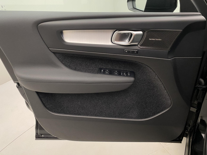 Volvo XC40 B3 AUT PLUS BLACK EDITION