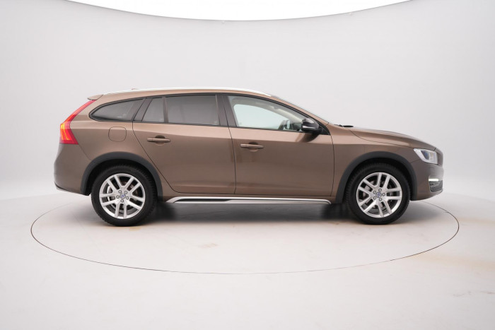 Volvo V60 CC D3 SUMMUM AUT REZERVACE 2.0 d CC CC Summum