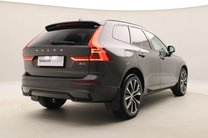 Volvo XC60 B4 AWD DARK PLUS AUT 1.maj