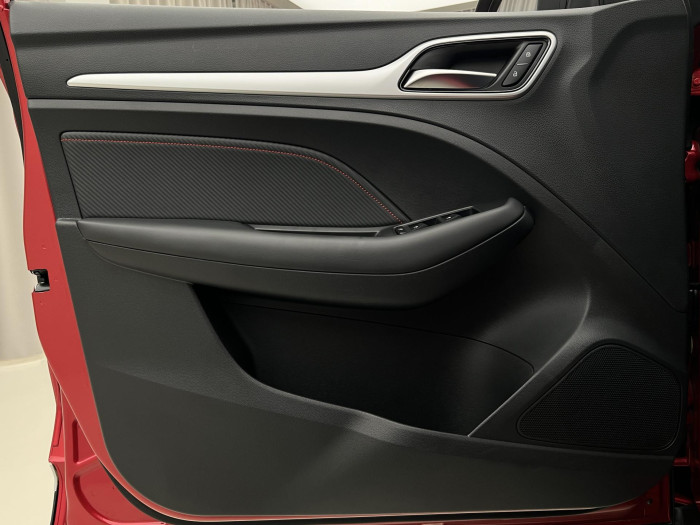 MG ZS 1.0T EXCLUSIVE AUT CZ 1.maj. 1.0 Exclusive