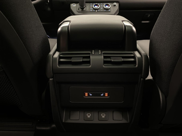 Land Rover Defender 110 D300 SEDONA REZERVACE 3.0 d